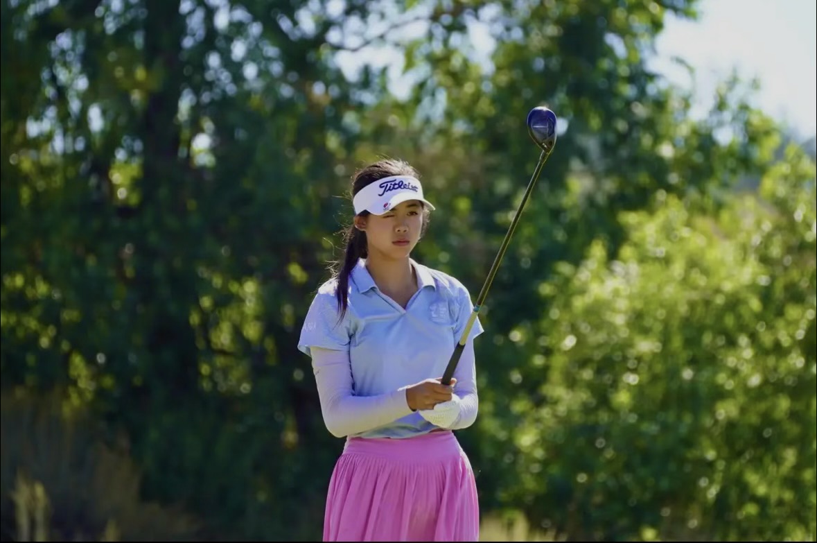 Kate Hu (10) prepares to tee off on the course. Hu was recently ranked No. 55 in the nation and No. 13 in her class for the American Junior Amateur event. Photo courtesy of Kate Hu.