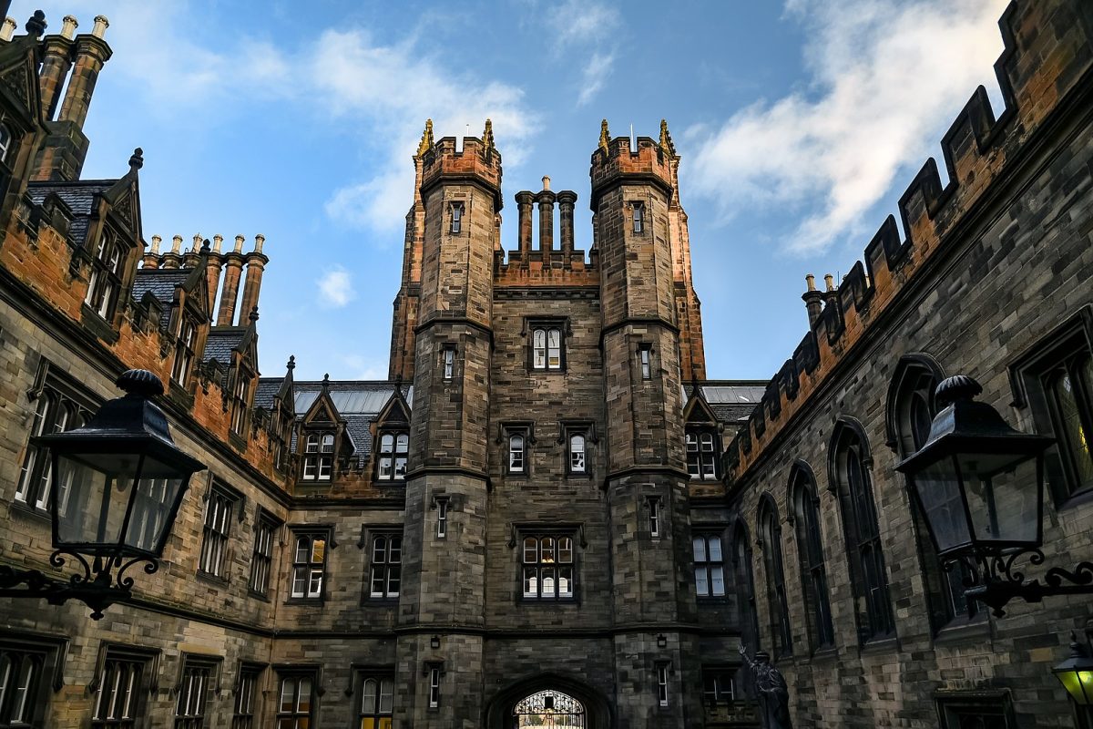 The University of Edinburgh, one of the various international universities that Tess Wheatley (12) is applying to in the United Kingdom, is known for its environmental programs. Wheatley chose to apply to the university so she could delve deeper into her major, as well as be closer to family that lives in Europe. Photo courtesy of Creative Commons. 