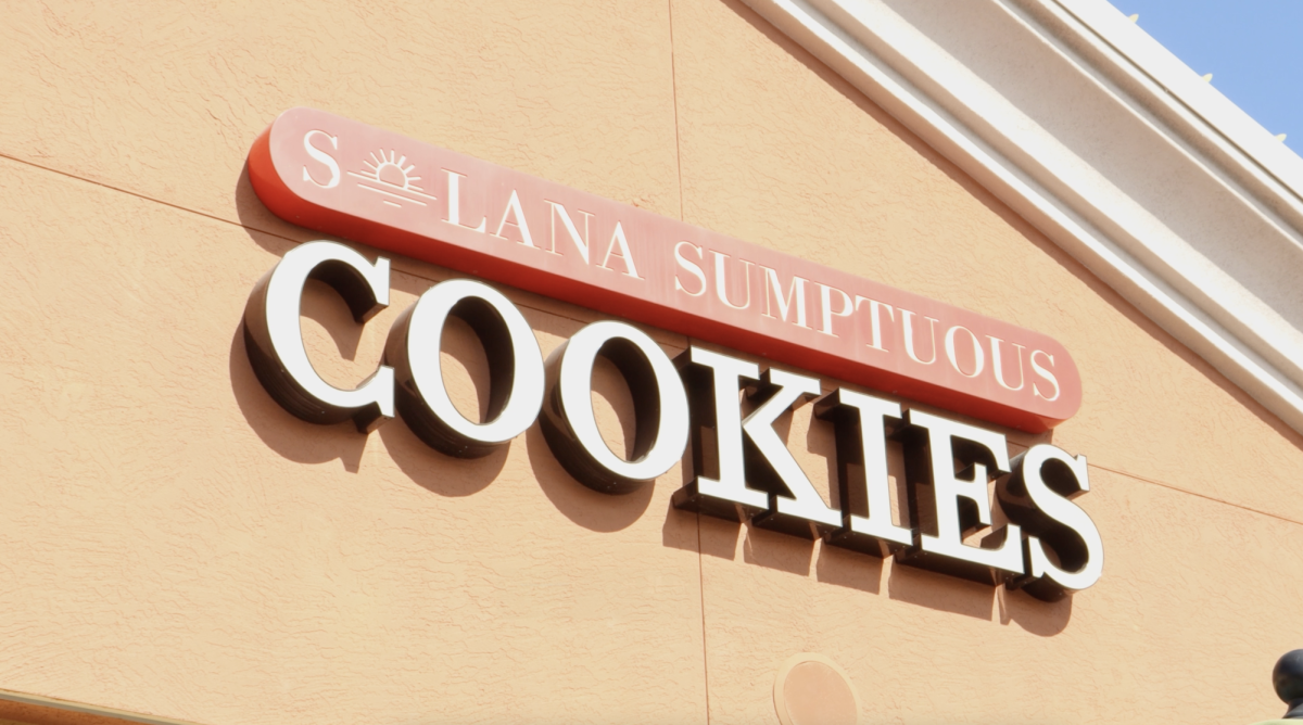 Reporters take a look at Solana Sumptuous Cookies. This restaurant started as a way to provide healthier cookie alternatives. Photo courtesy of Katerina Wietfeldt. 