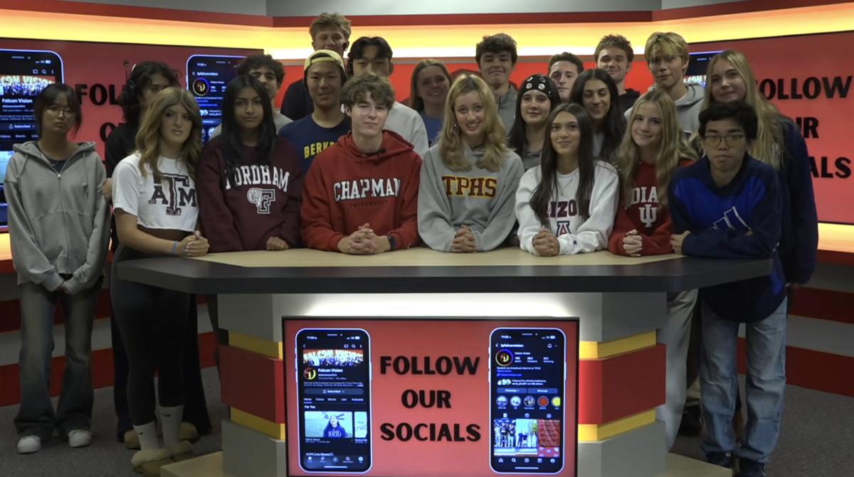 Seniors sign off for the last show of the year. This show took place during second period. 